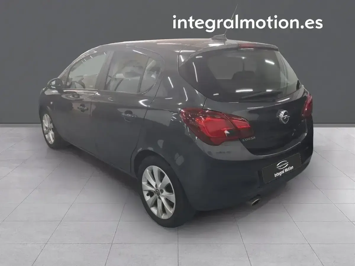 Usado Opel Corsa Selective 95 CV (69 kW) 2018 Gris Utilitario