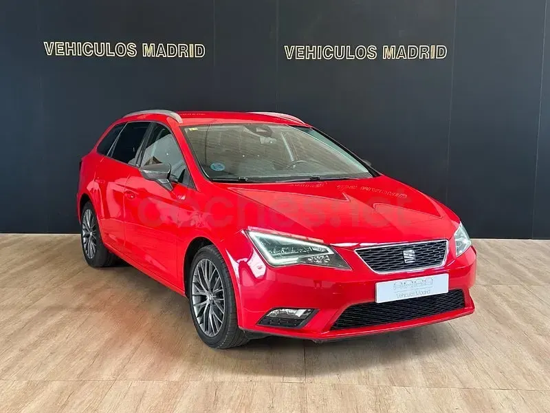 Usado Seat Leon Style 150 CV (110 kW) 2016 Rojo Familiar