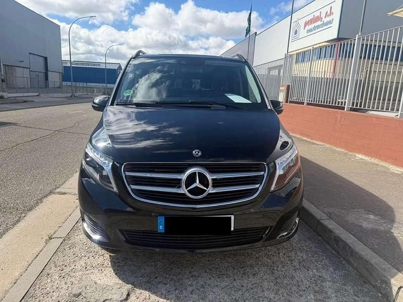 Käytetty Mercedes V220 Avantgarde 163 HP (119 kW) 2019 Musta Tila-auto