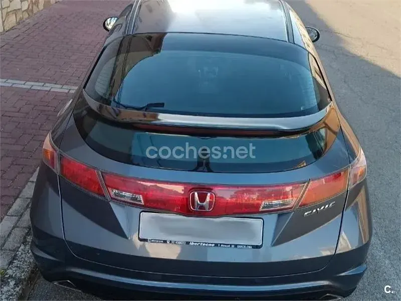 Usado Honda Civic Executive 140 CV (102 kW) 2006 Gris / plata Berlina