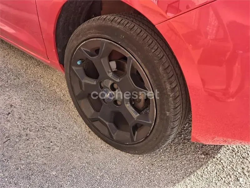 Usado Ford Ka 69 CV (50 kW) 2016 Rojo Berlina