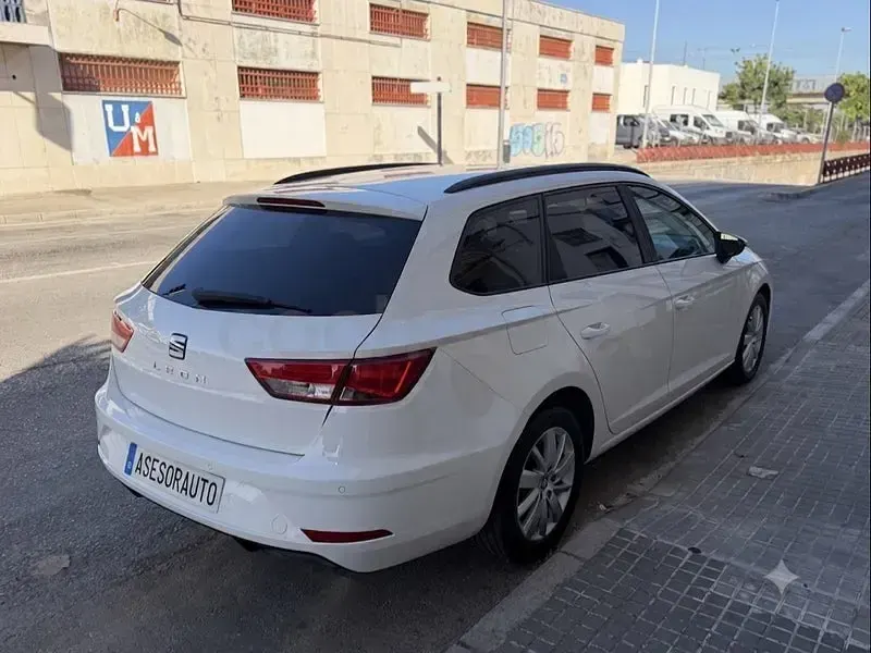 Usado Seat Leon Reference 115 CV (84 kW) 2019 Blanco Familiar