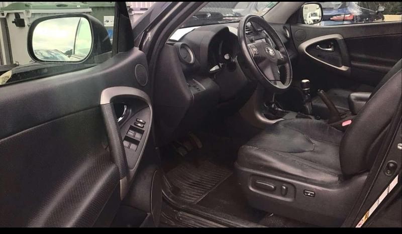 Usado Toyota RAV4 Executive 136 CV (100 kW) 2006 Gris SUV