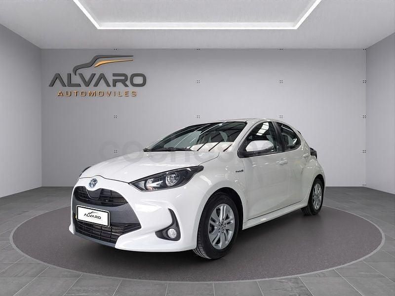 Usado Toyota Yaris Hybrid Business Edition 116 CV (85 kW) 2021 Blanco Berlina