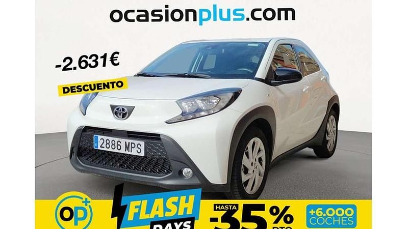 Usado Toyota Aygo Play 72 CV (52 kW) 2024 Blanco Utilitario