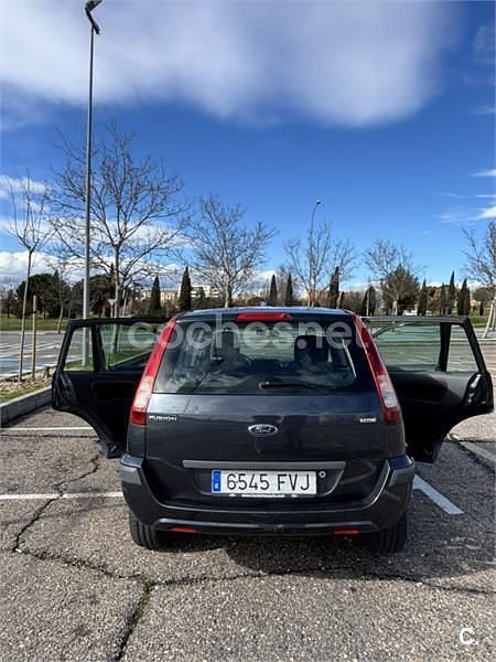 Usado Ford Fusion Futura 68 CV (50 kW) 2007 Gris / plata Utilitario