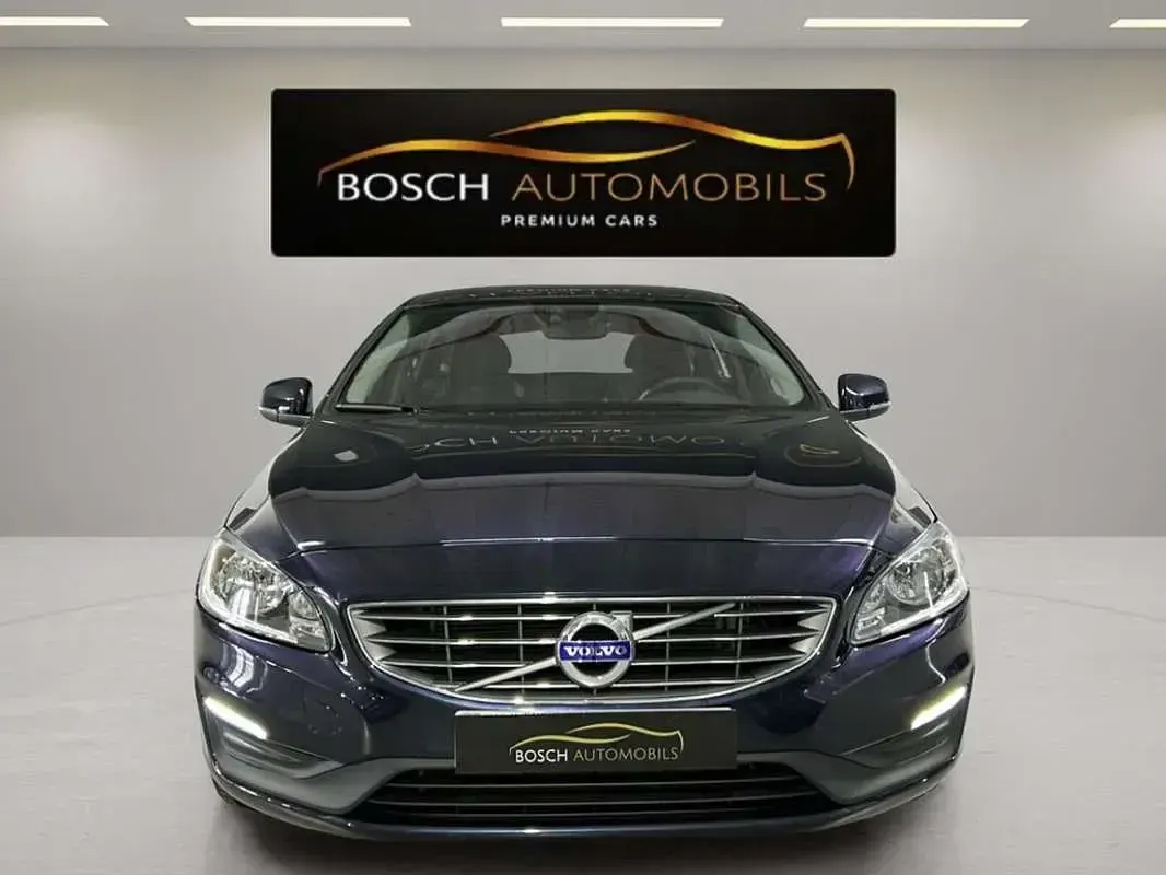Usado Volvo V60 Summum 150 CV (110 kW) 2018 Azul Familiar