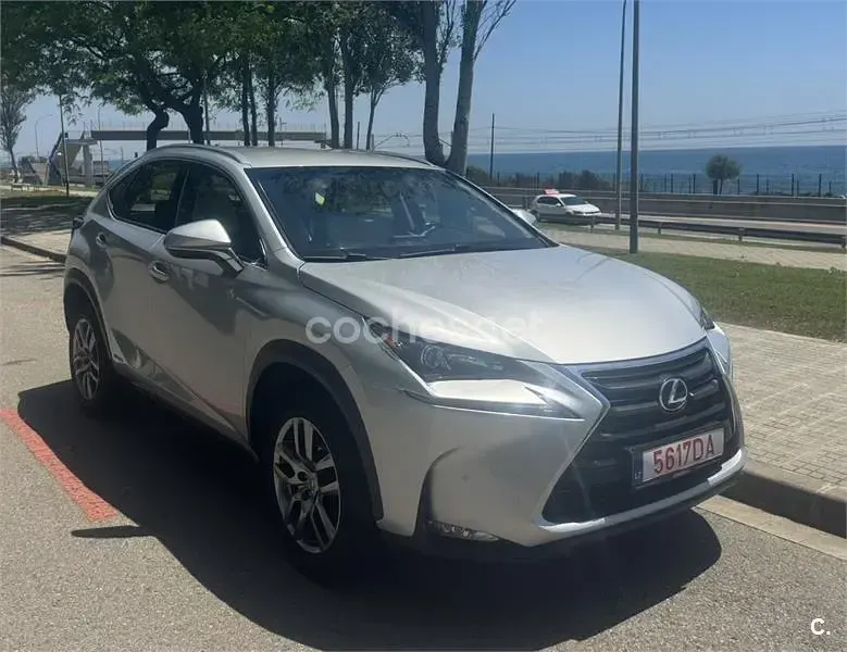 Usado Lexus NX300h 197 CV (144 kW) 2016 Gris / plata SUV