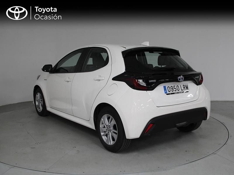 Usado Toyota Yaris Hybrid Business Edition 116 CV (85 kW) 2021 Blanco Berlina