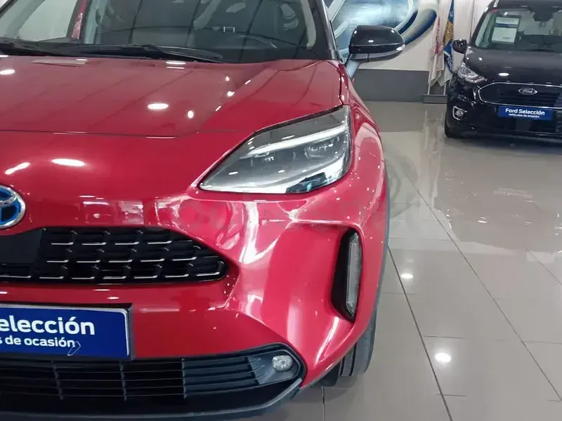 Usado Toyota Yaris Cross Plus 116 CV (85 kW) 2022 Granate SUV