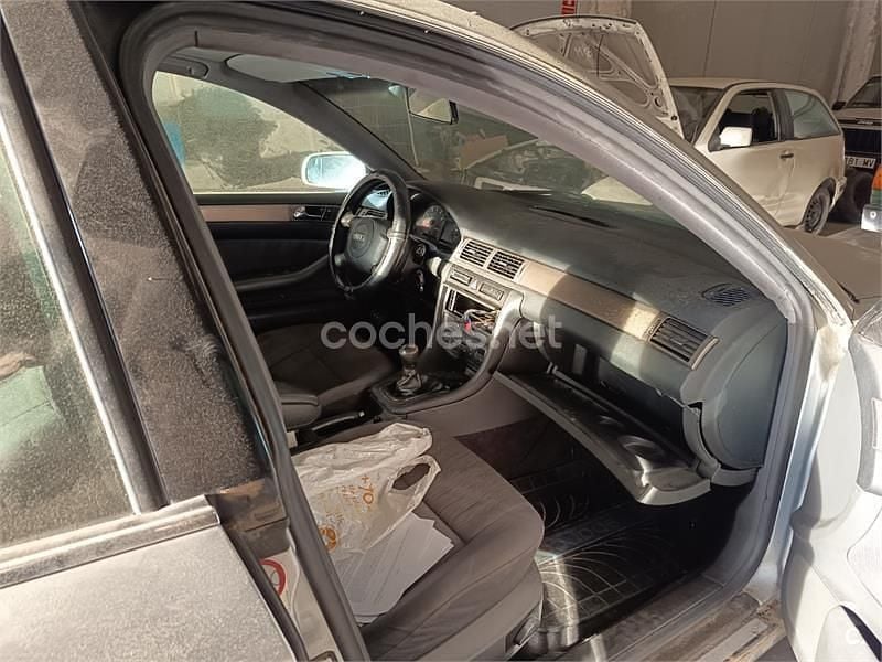 Usado Audi A6 150 CV (110 kW) 1999 Gris / plata Familiar