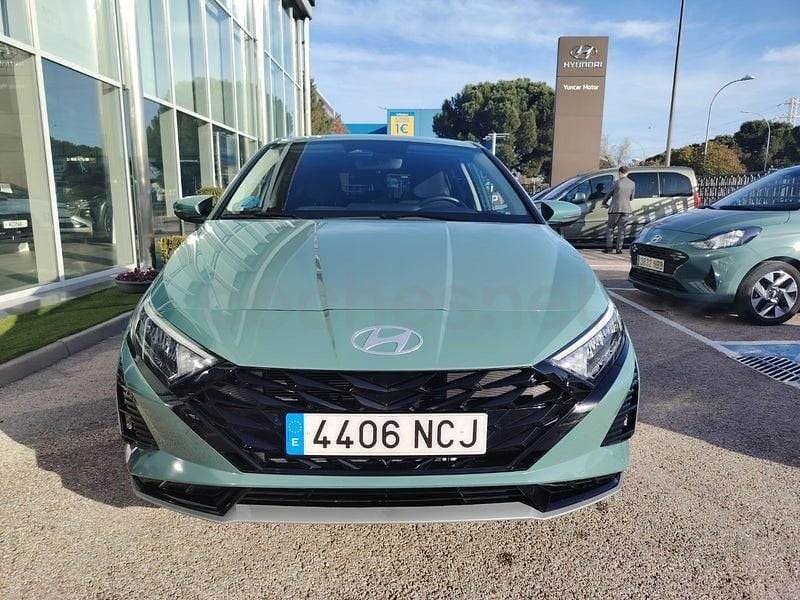 Usado Hyundai i20 100 CV (73 kW) 2025 Verde Utilitario