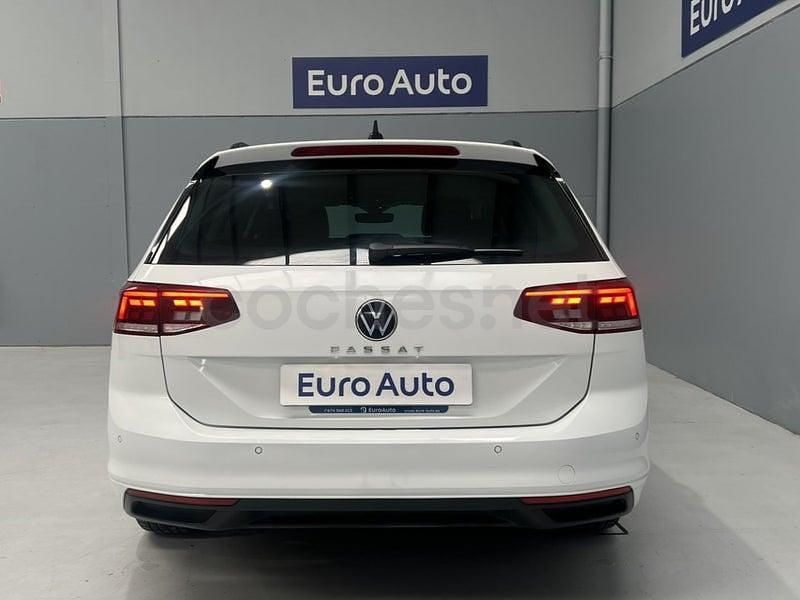 Usado VW Passat Executive 150 CV (110 kW) 2021 Blanco Familiar