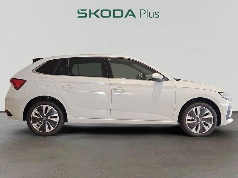 Usado Skoda Scala 116 CV (85 kW) 2024 Blanco Utilitario
