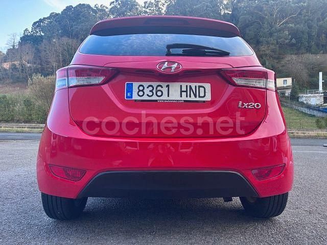 Usado Hyundai ix20 Comfort 115 CV (84 kW) 2012 Rojo Utilitario