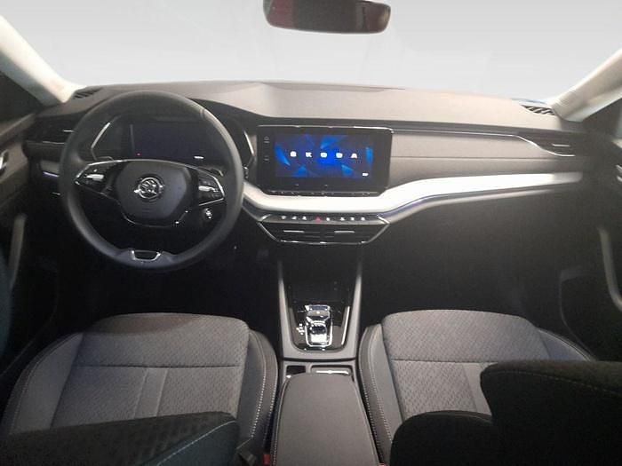 Usado Skoda Octavia Selection 204 CV (150 kW) 2024 Blanco Familiar