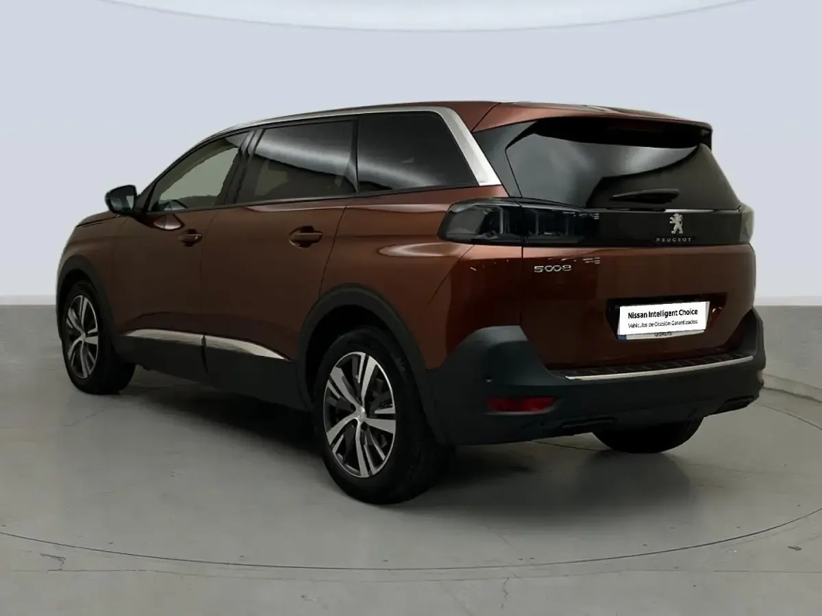Usado Peugeot 5008 Allure 131 CV (96 kW) 2022 Naranja SUV
