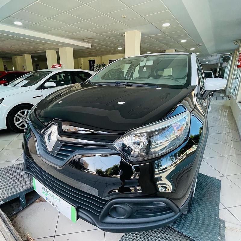 Usado Renault Captur Business 90 CV (66 kW) 2015 Negro y blanco SUV