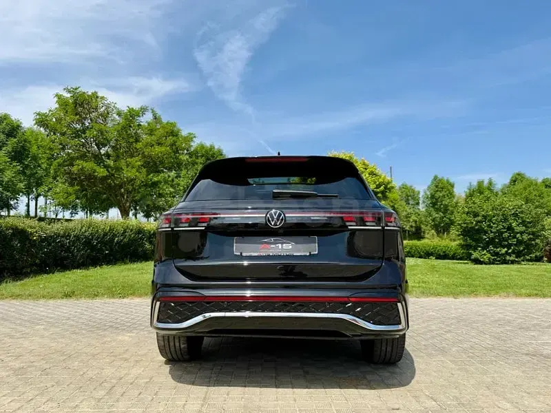Usado VW Tiguan R-line 150 CV (110 kW) 2024 Negro SUV