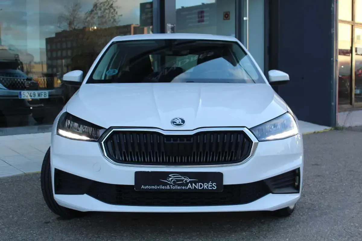Usado Skoda Fabia Selection 80 CV (58 kW) 2023 Blanco Utilitario