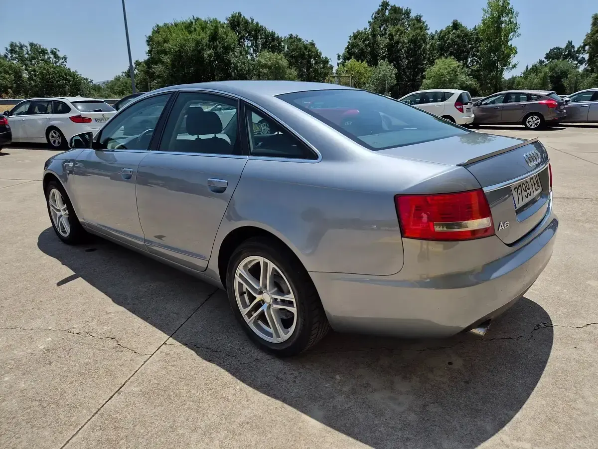 Usado Audi A6 140 CV (102 kW) 2007 Gris Berlina