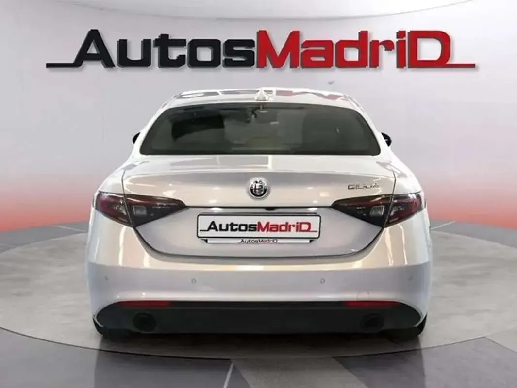 Usado Alfa Romeo Giulia Sprint 160 CV (117 kW) 2023 Gris Berlina