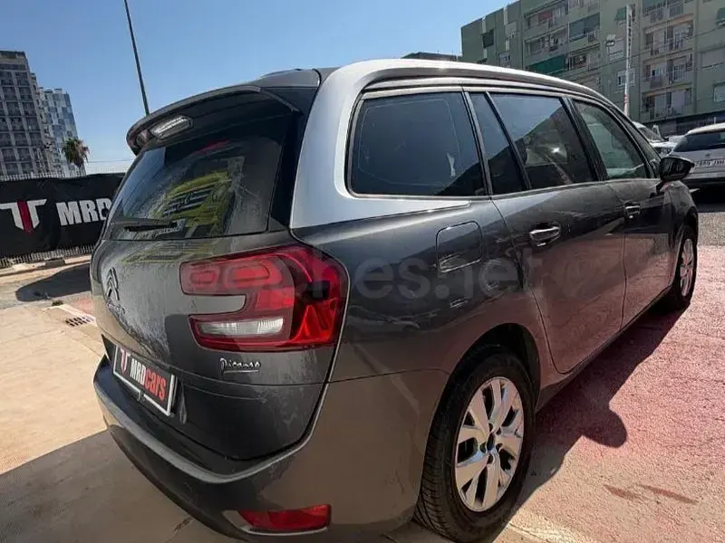 Usado Citroën Grand C4 Picasso Live 130 CV (95 kW) 2017 Gris / plata Monovolumen