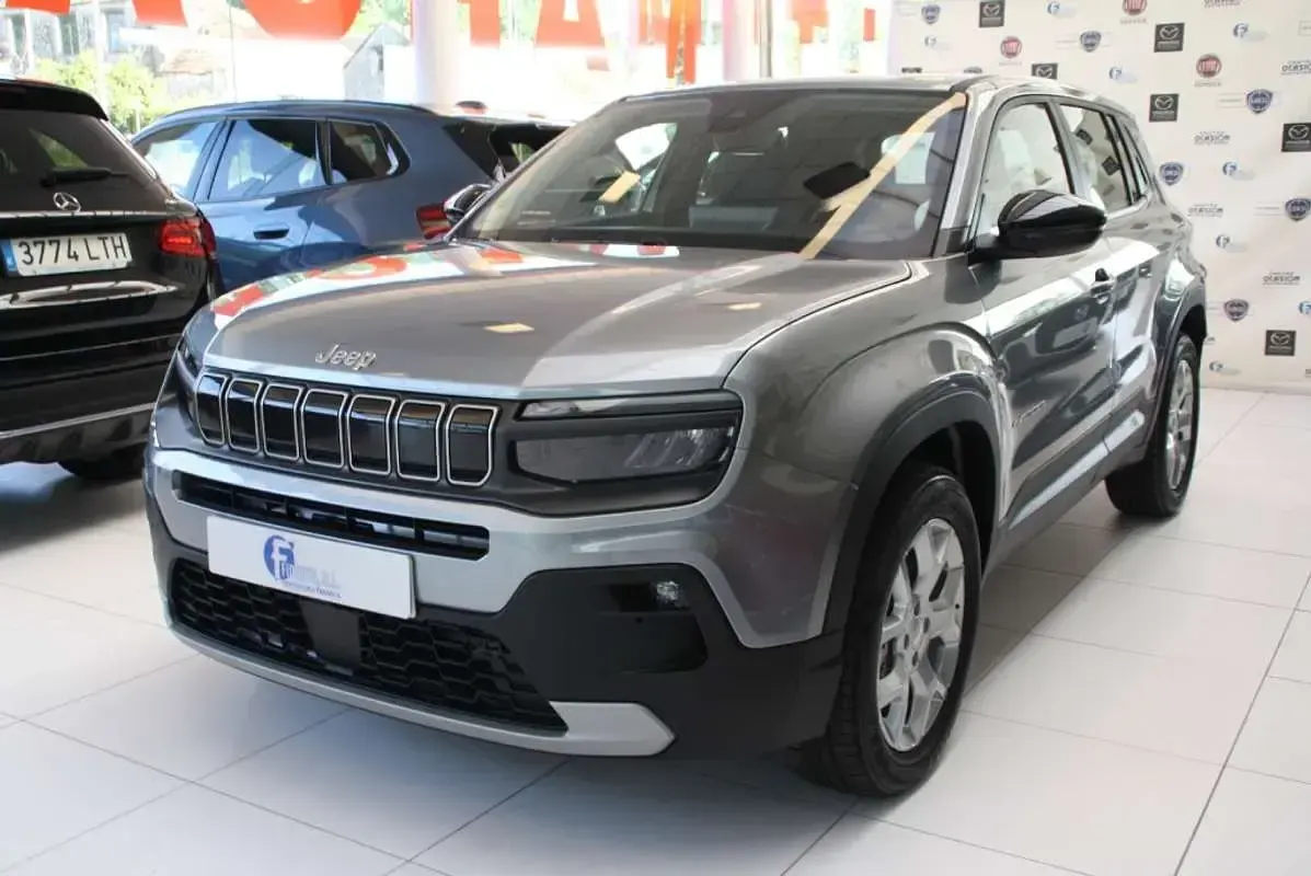 Uusi Jeep Avenger Altitude 101 HP (74 kW) 2025 Harmaa Katumaasturi