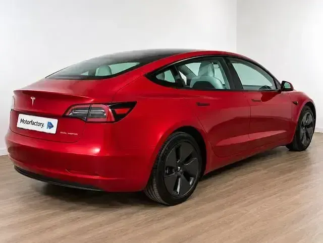 Usado Tesla Model 3 366 kW (498 CV) 2023 Rojo Berlina