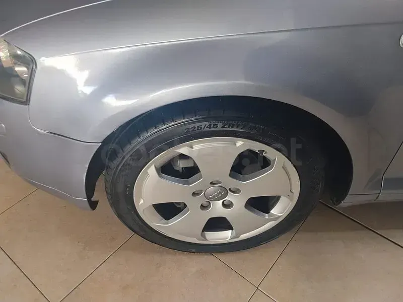 Usado Audi A3 Ambition 140 CV (102 kW) 2004 Gris / plata Utilitario