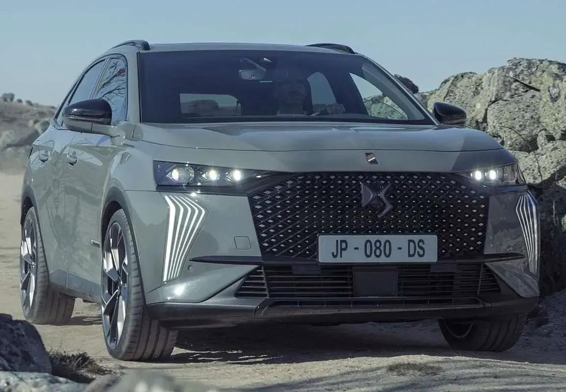 Usado DS Automobiles DS7 Crossback Bastille 130 CV (95 kW) 2023 Gris SUV