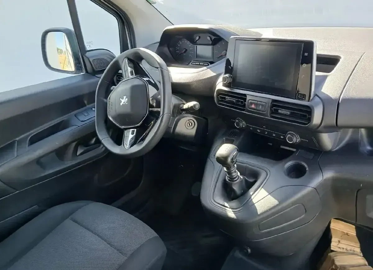 Usado Peugeot Partner Premium 100 CV (73 kW) 2022 Blanco Monovolumen