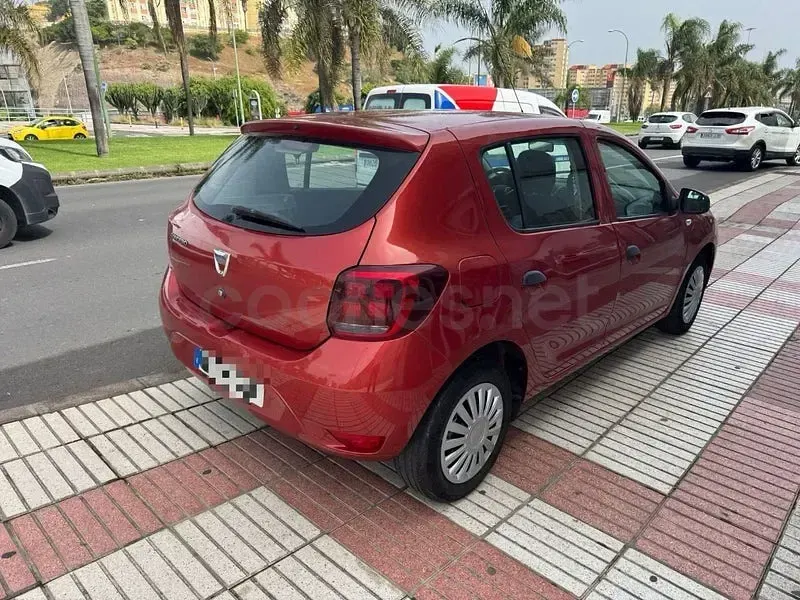 Usado Dacia Sandero Ambiance 73 CV (53 kW) 2018 Granate Berlina