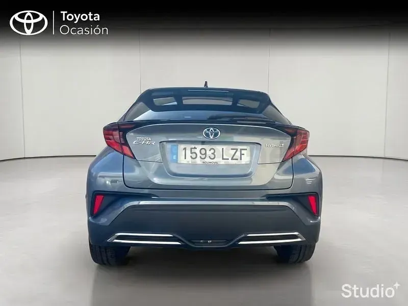 Usado Toyota C-HR Advance 184 CV (135 kW) 2022 Gris / plata SUV