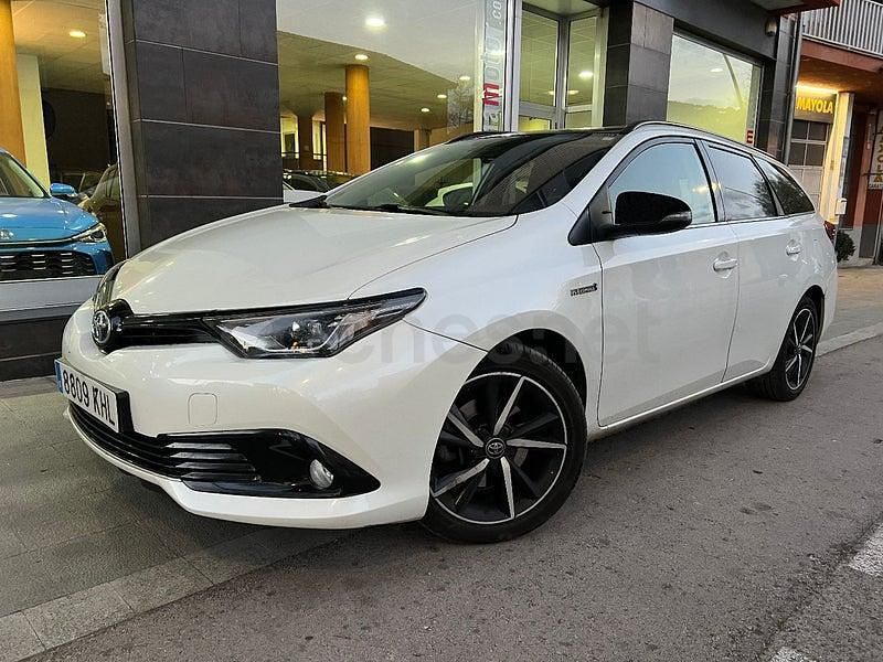 Usado Toyota Auris Hybrid Edition 136 CV (100 kW) 2018 Blanco Familiar