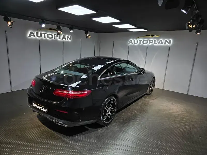 Usado Mercedes E220 194 CV (142 kW) 2018 Negro Coupe