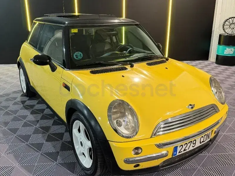 Usado Mini Cooper 115 CV (84 kW) 2003 Amarillo Utilitario