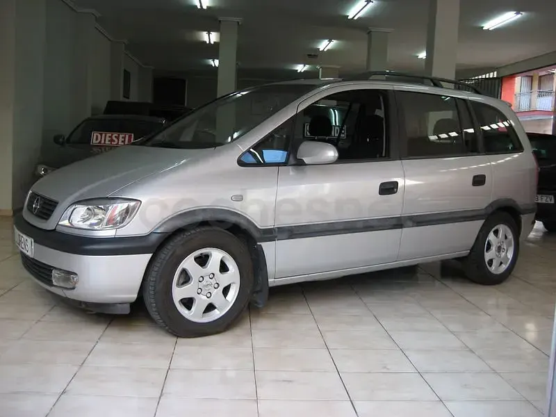 Usado Opel Zafira Elegance 100 CV (73 kW) 2000 Gris / plata Monovolumen