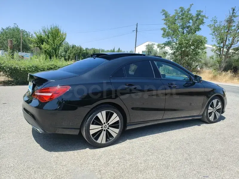 Usado Mercedes CLA200 136 CV (100 kW) 2019 Negro Coupe