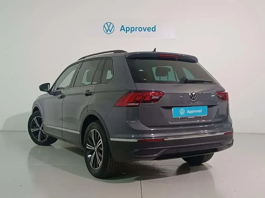 Usado VW Tiguan Life 130 CV (95 kW) 2022 Gris SUV