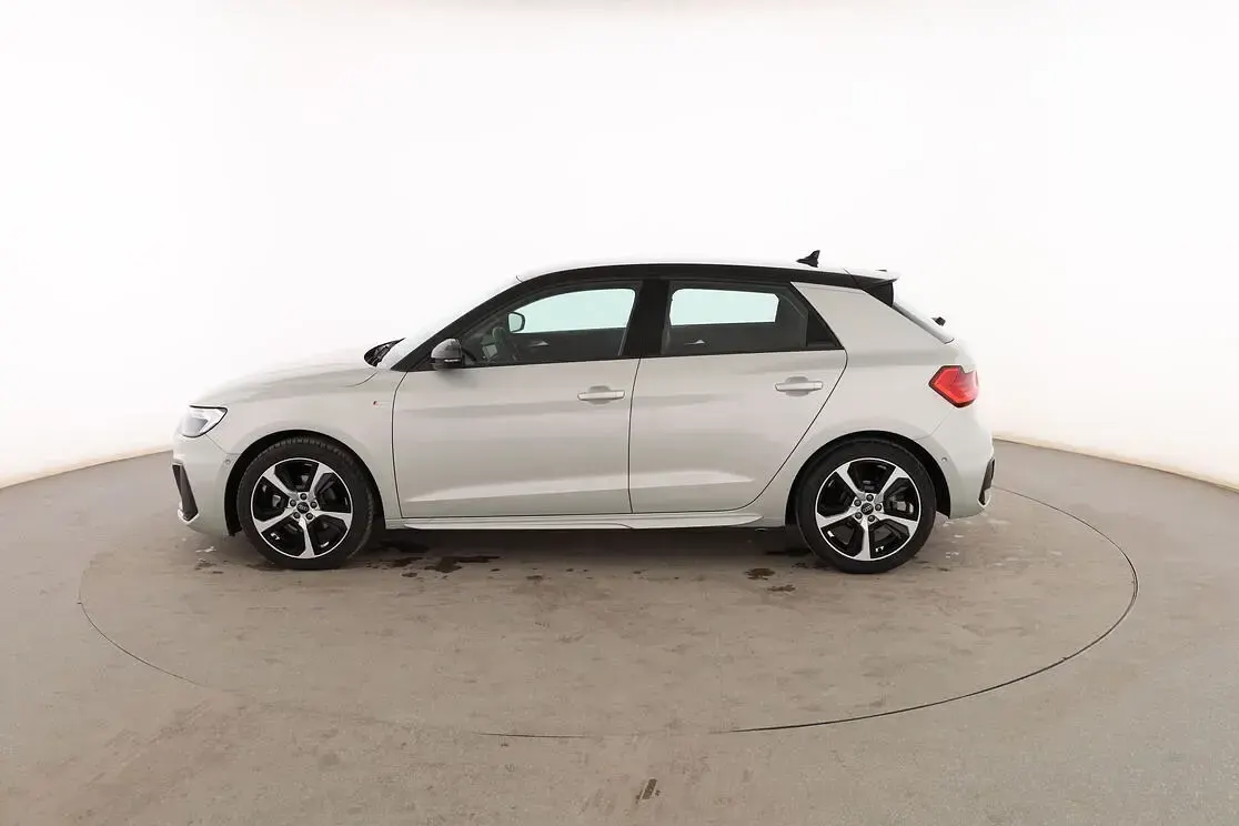 Usado Audi A1 Sportback Comfort 116 CV (85 kW) 2025 Gris Utilitario