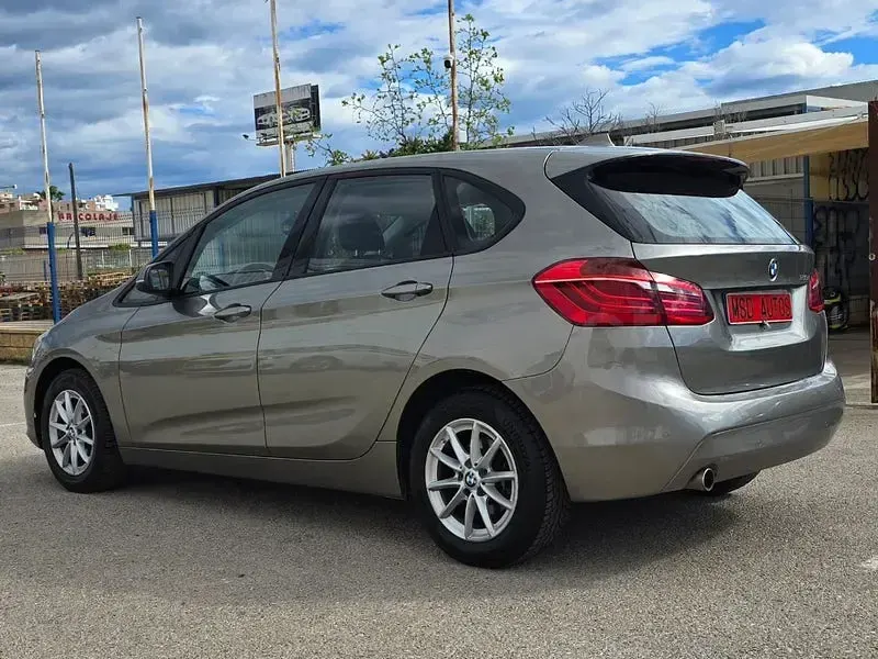 Usado BMW 216 Active Tourer 116 CV (85 kW) 2015 Beige Monovolumen