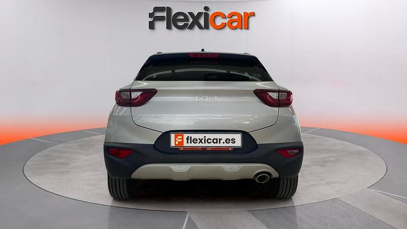Usado Kia Stonic 84 CV (61 kW) 2024 Gris SUV