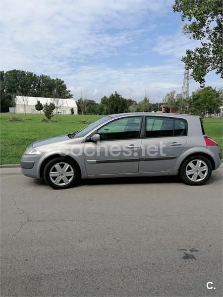 Gris / plata Usado 2003 Renault Mégane II Dynamique Berlina | 2300 € (Precio justo) - Imagen 1/4