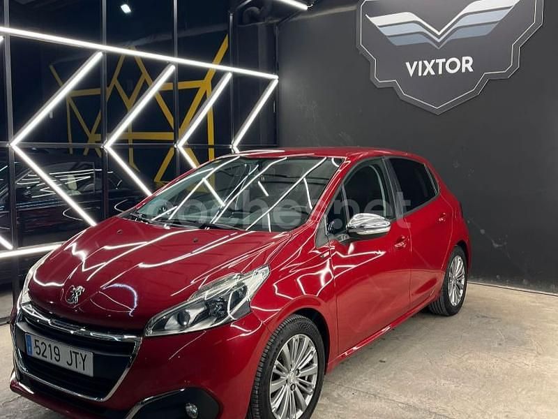 Usado Peugeot 208 Style 82 CV (60 kW) 2016 Rojo Utilitario