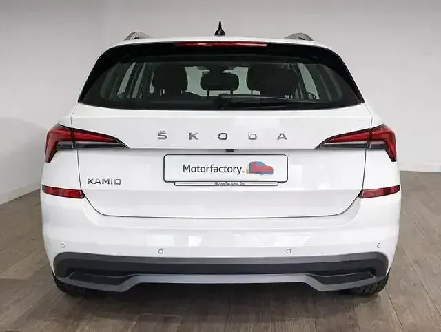 Usado Skoda Kamiq Ambition 110 CV (80 kW) 2021 Blanco SUV