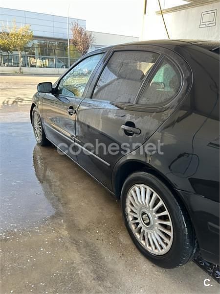 Negro Usado 2003 Seat Leon Sport Berlina | 1400 € (Super precio) - Imagen 1/3