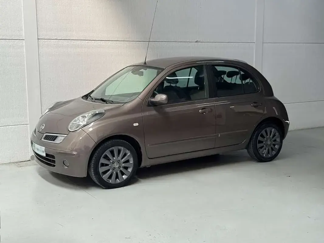 Usado Nissan Micra Tekna 88 CV (64 kW) 2008 Marrón Utilitario