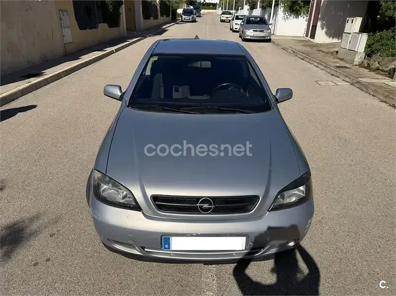 Usado Opel Astra Edition 147 CV (108 kW) 2002 Gris / plata Coupe