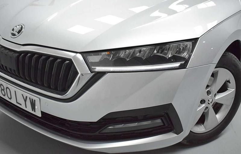 Usado Skoda Octavia Ambition 116 HP (85 kW) 2022 Cinzento Citadino